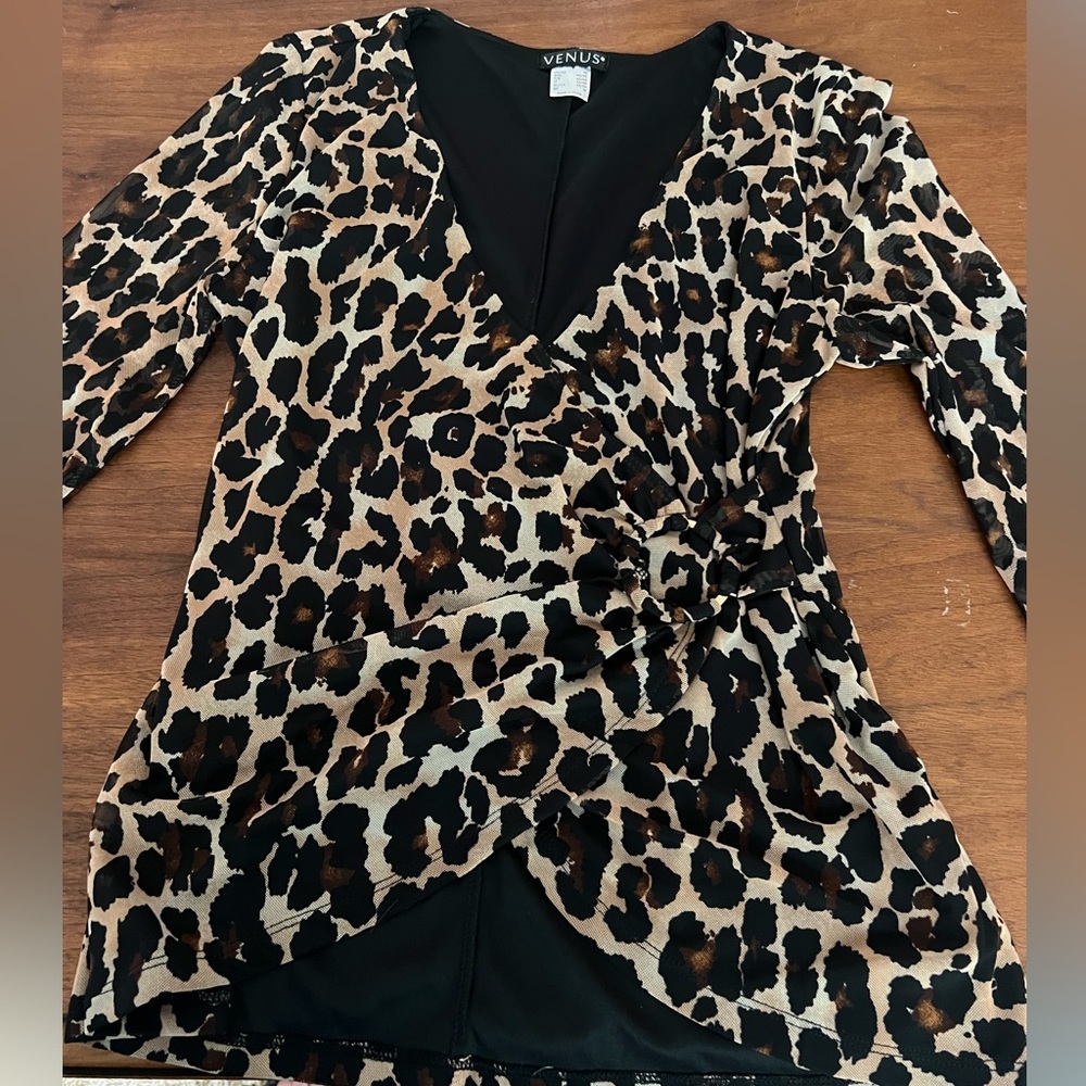 Venus Leopard V neck
